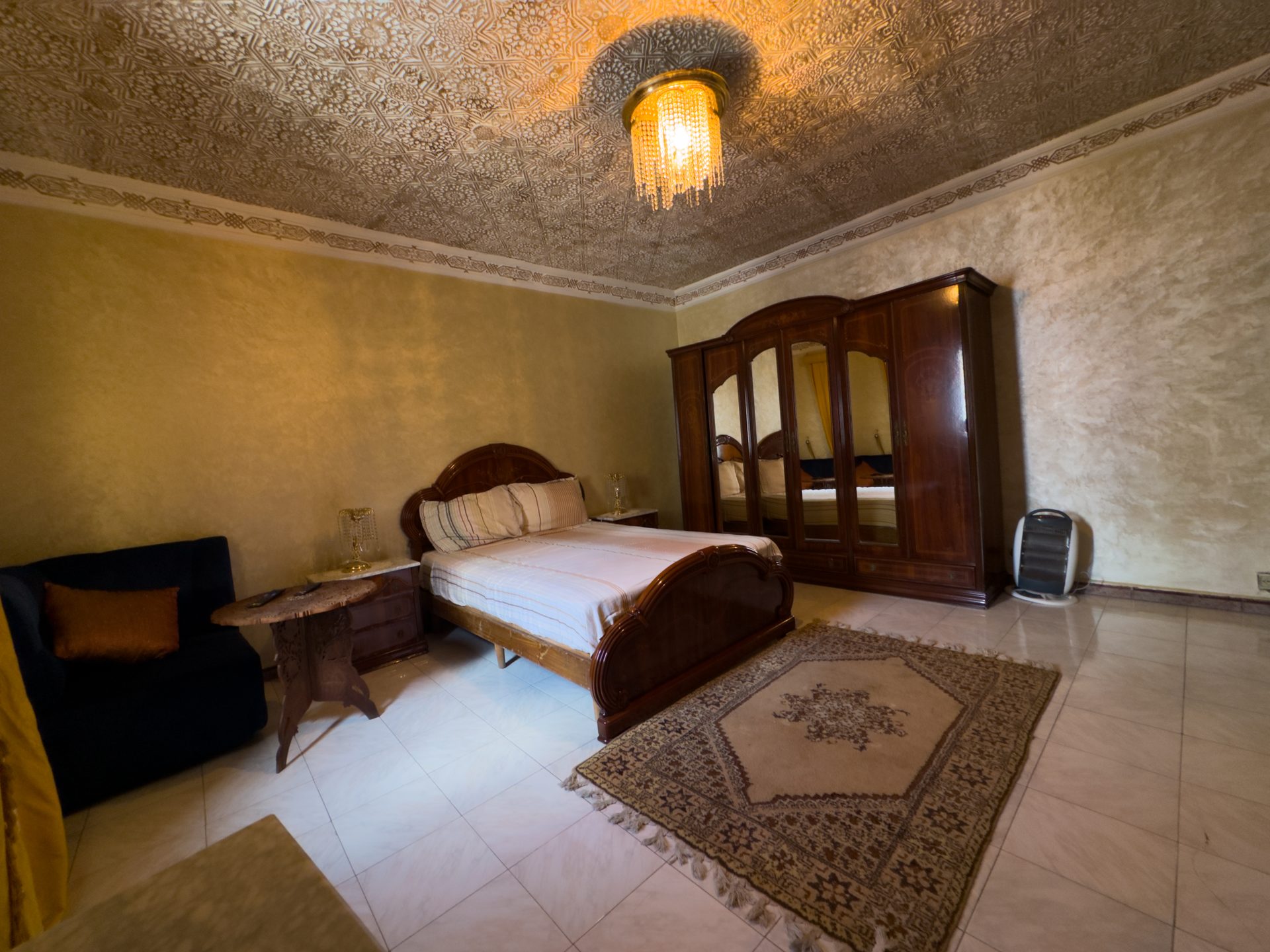 Chambre avec vue sur cour intérieure